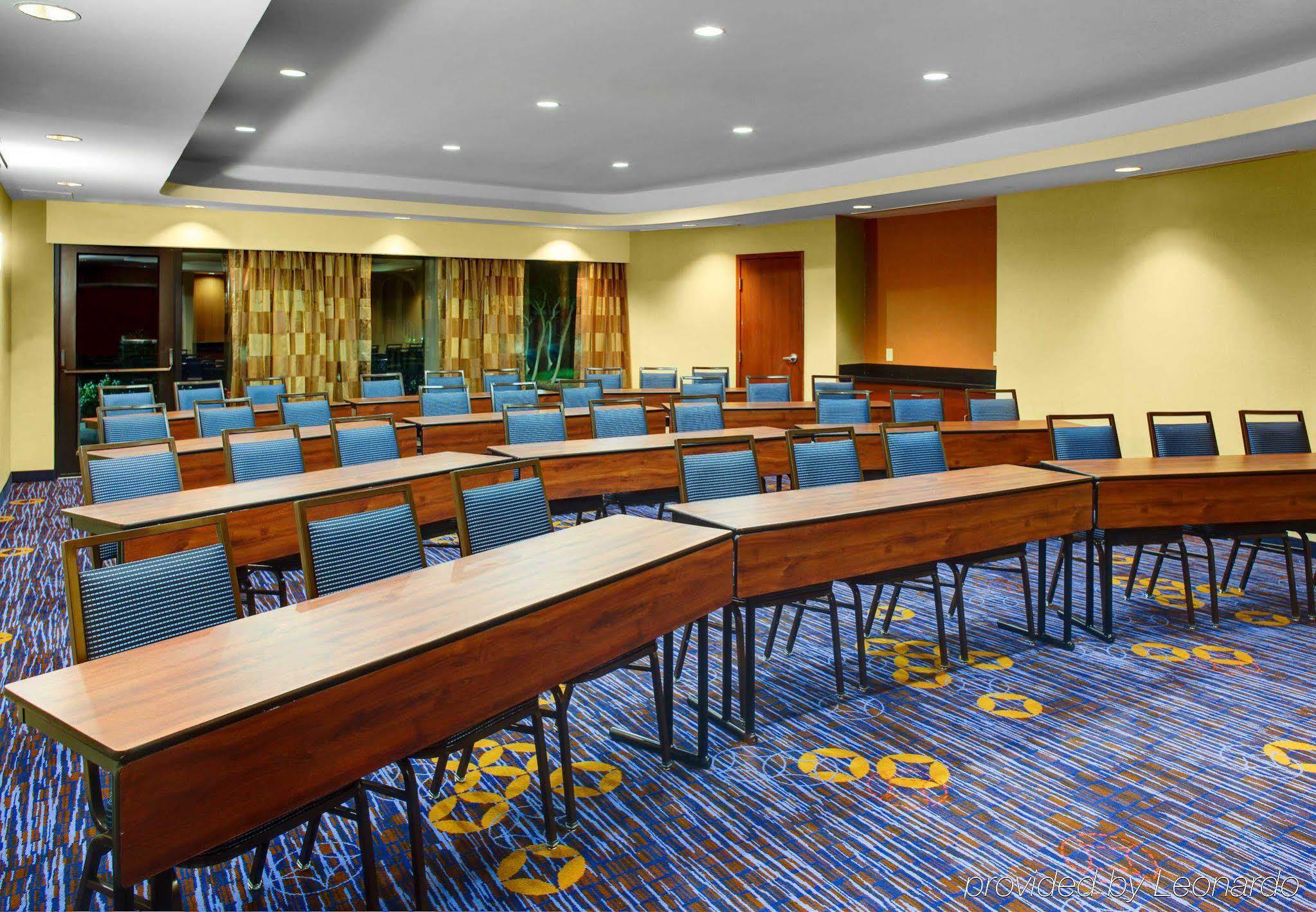 Courtyard High Point Otel Dış mekan fotoğraf